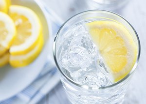 польза воды с лимоном натощак